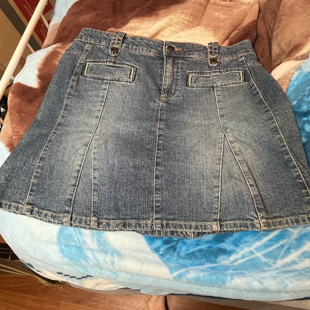 Denim skirt with pockets